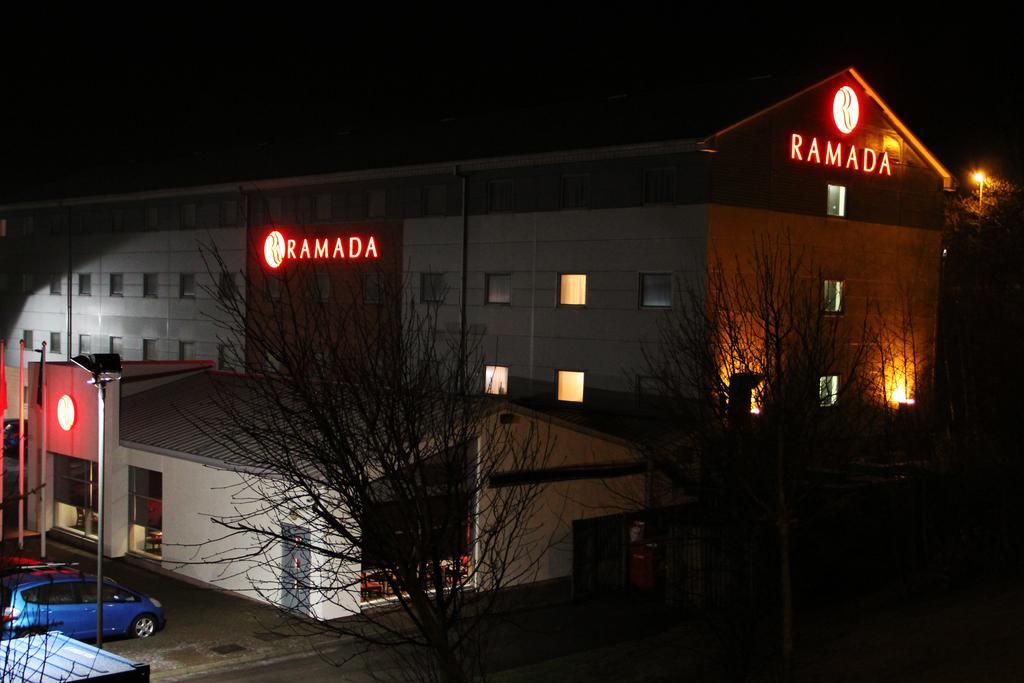 Ramada Wakefield Hotel Exterior foto