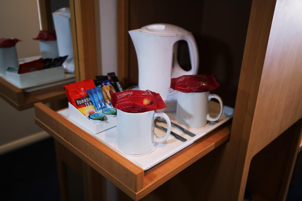 Ramada Wakefield Hotel Quarto foto