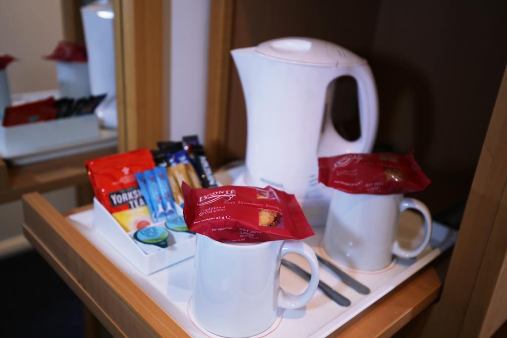 Ramada Wakefield Hotel Quarto foto