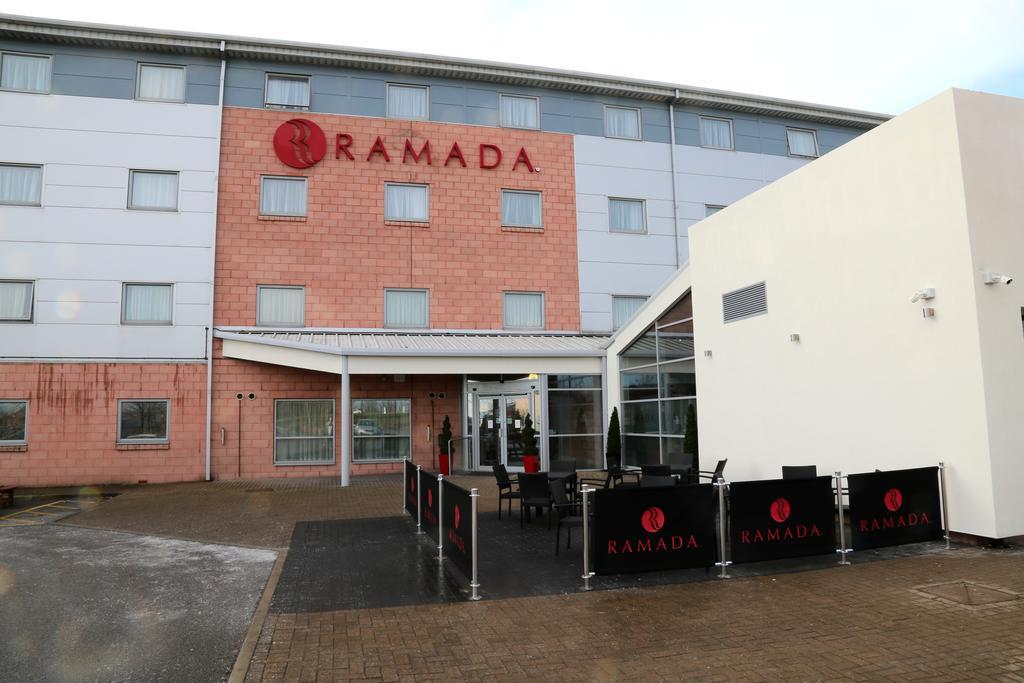 Ramada Wakefield Hotel Exterior foto