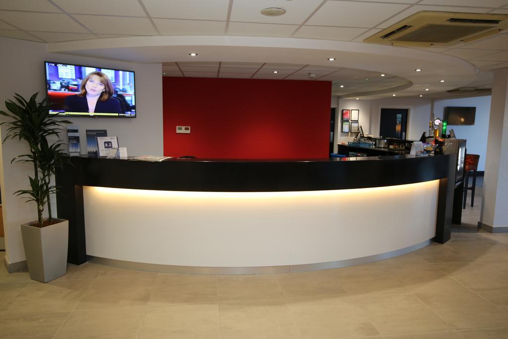 Ramada Wakefield Hotel Exterior foto