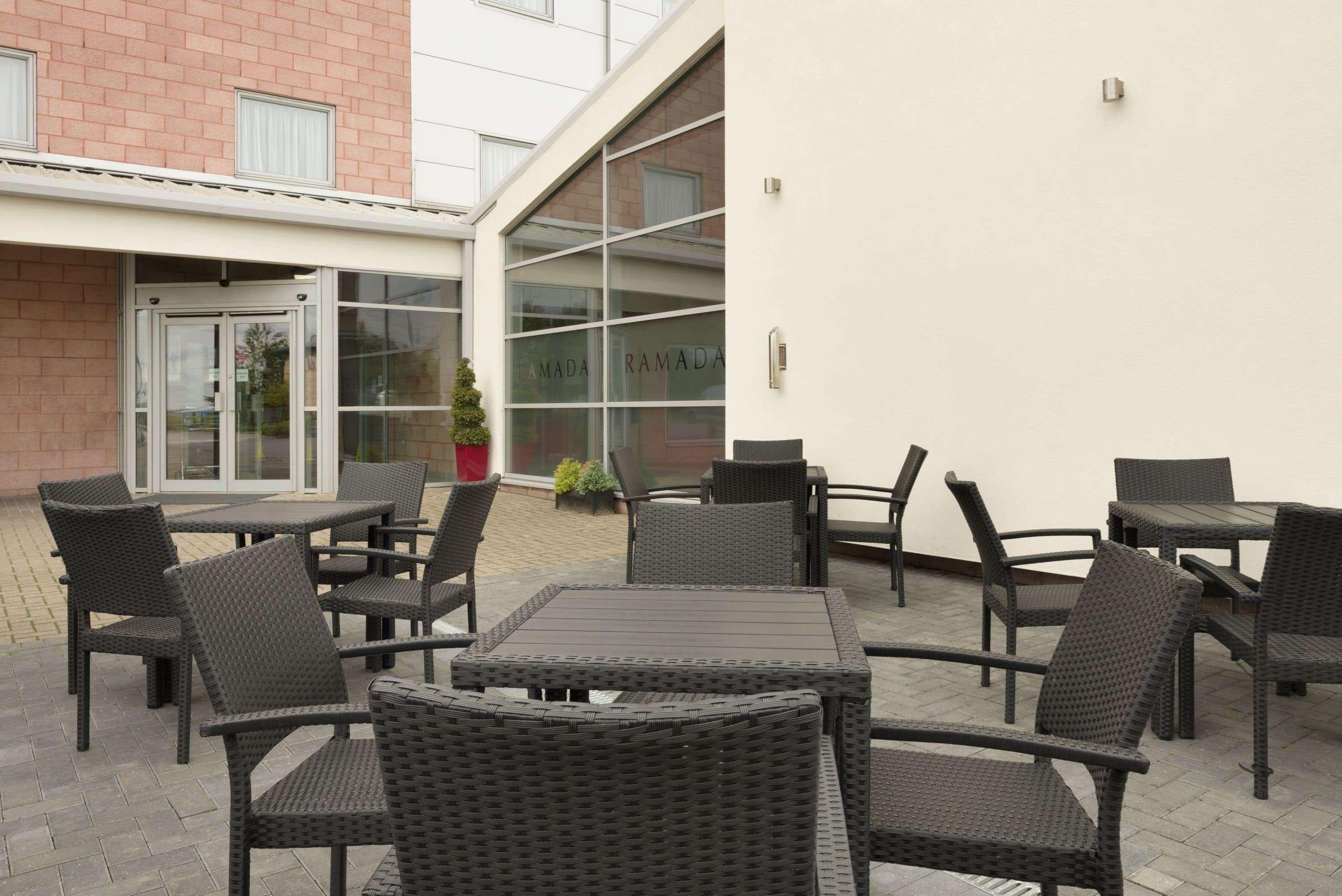 Ramada Wakefield Hotel Exterior foto