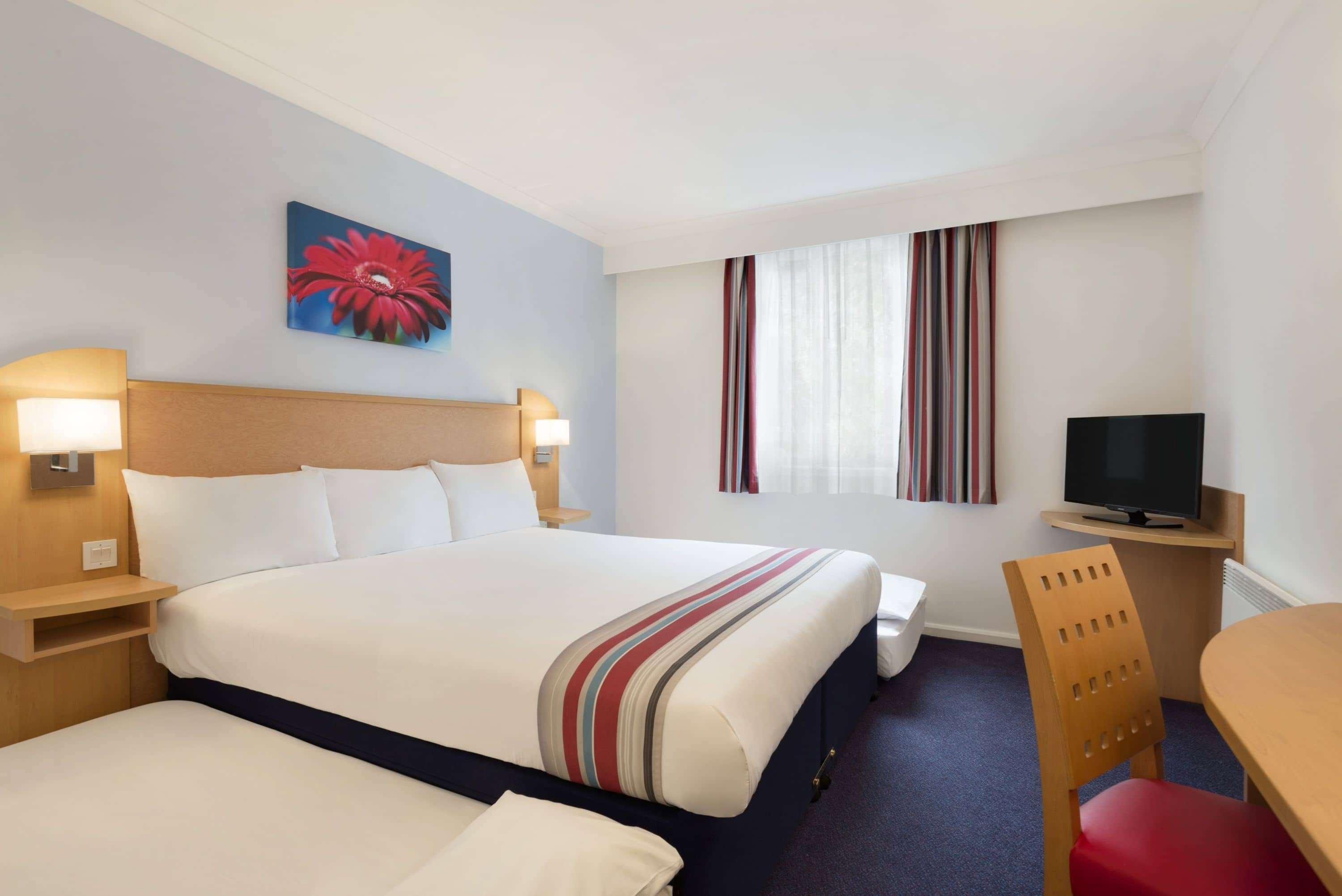 Ramada Wakefield Hotel Exterior foto