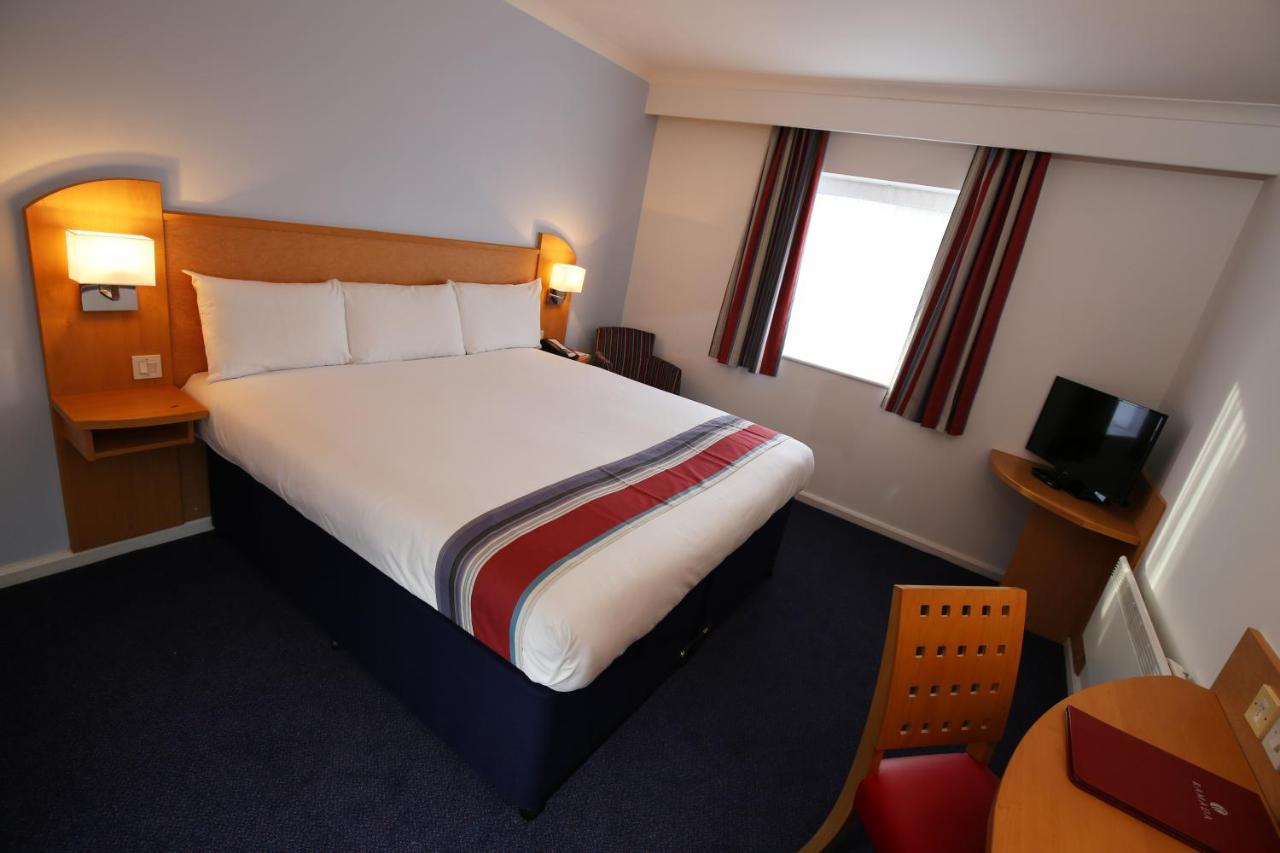 Ramada Wakefield Hotel Exterior foto