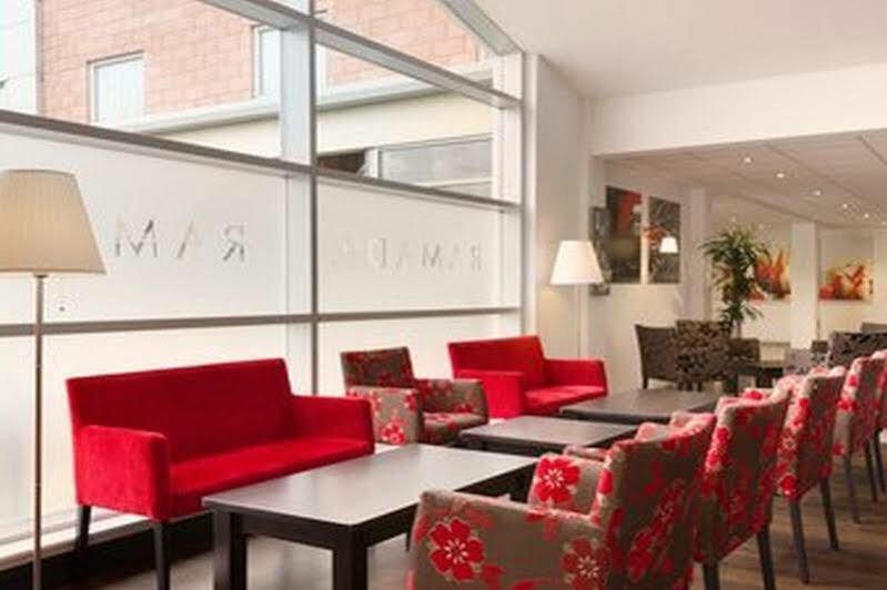 Ramada Wakefield Hotel Exterior foto
